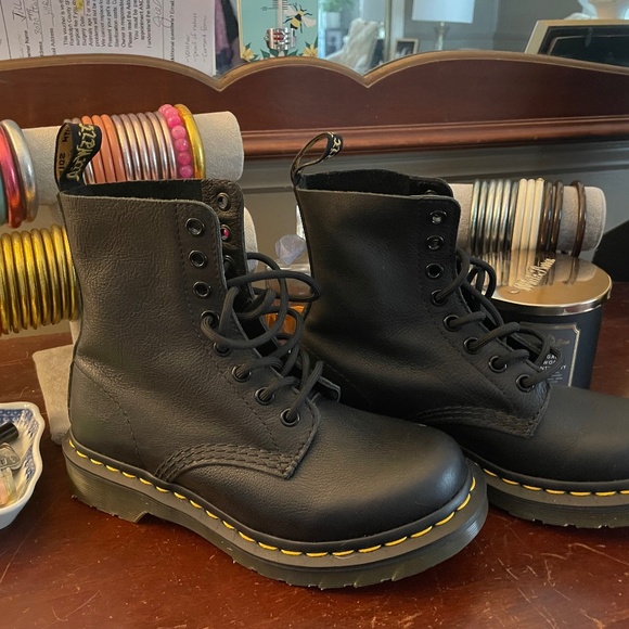 Dr. Martens Women’s 1460 Pascal Black Ankle Boots Sz 5 - Picture 16 of 16